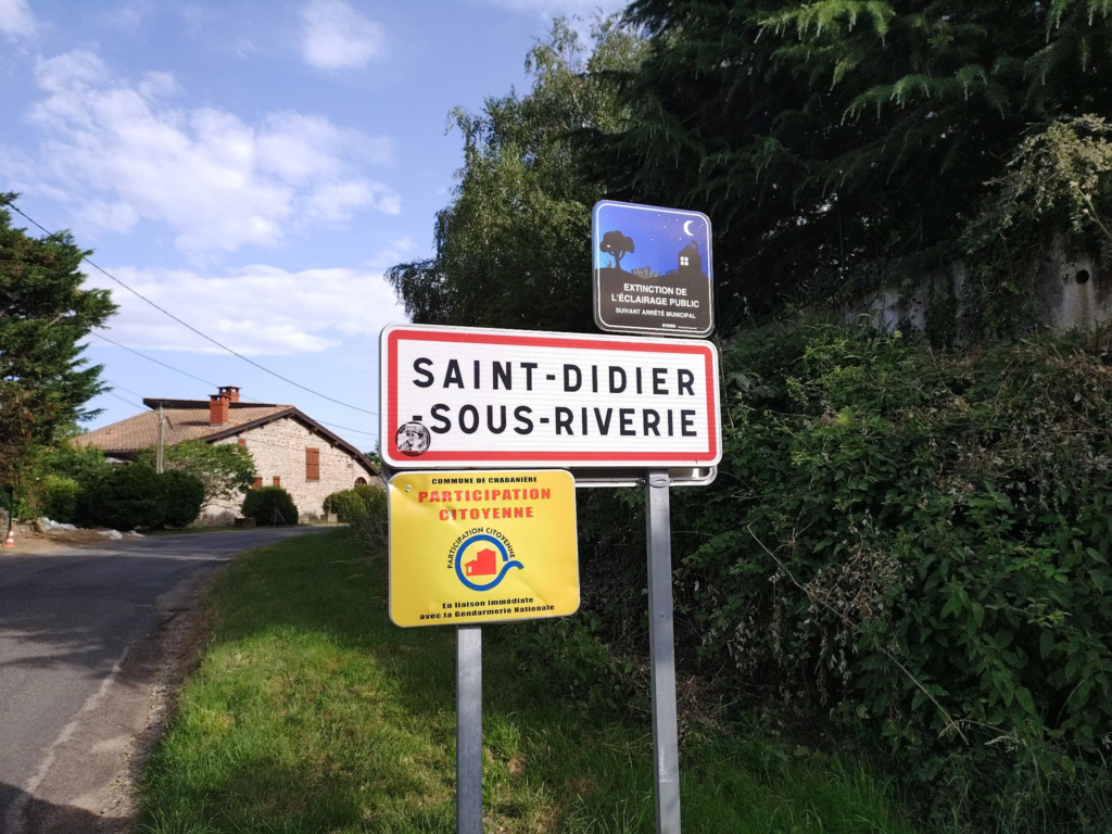 Affichage « Participation Citoyenne » à l’entrée de Saint-Didier-sous-Riverie